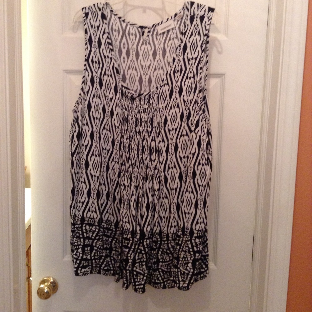 Avenue black & white tank top